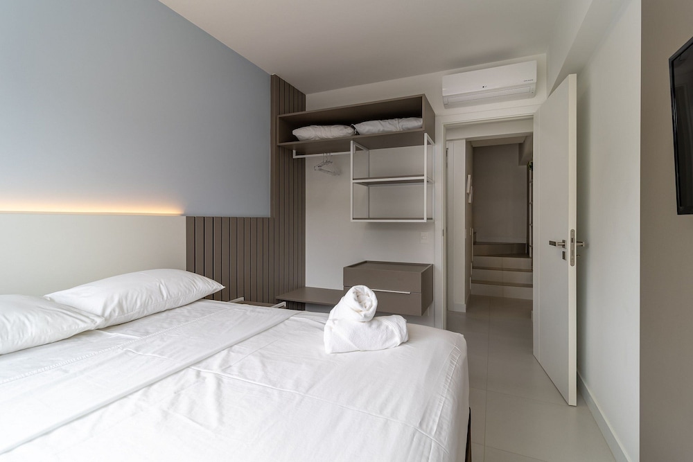 Modern duplex w/jacuzzi 240m beach JRR410