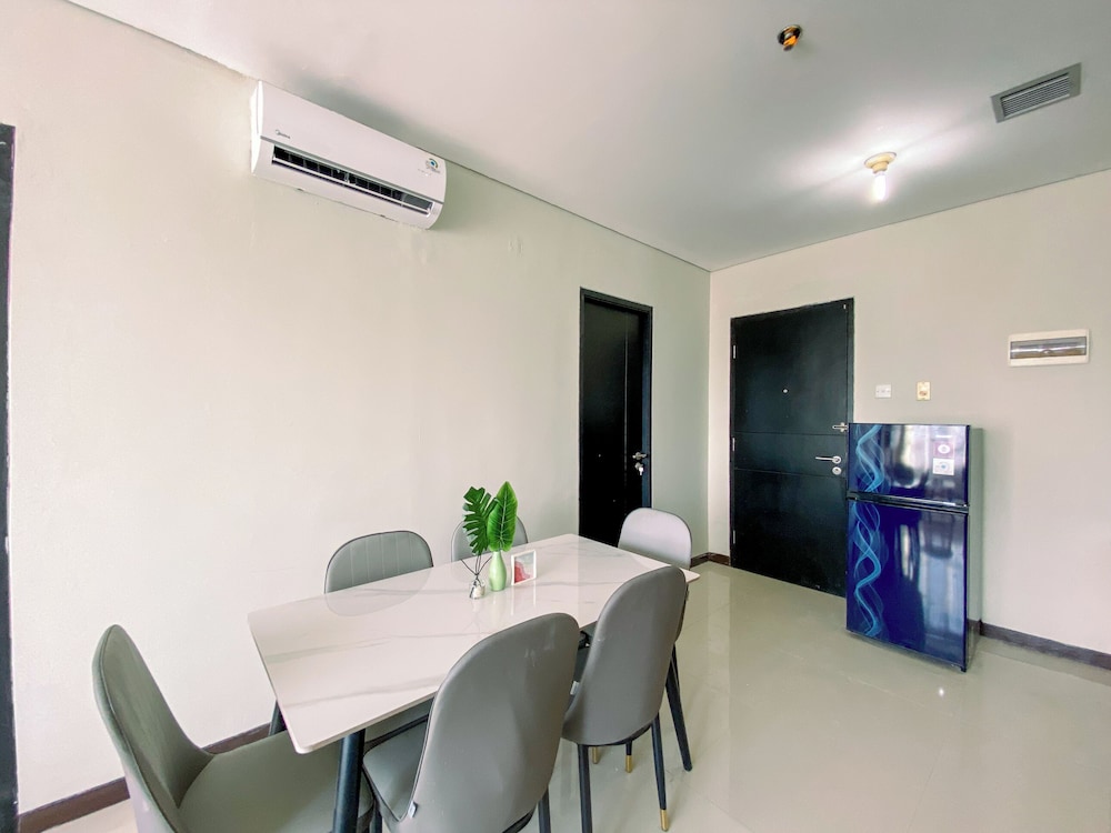 Good Designed and Homey 3BR Nifarro Park Apartment