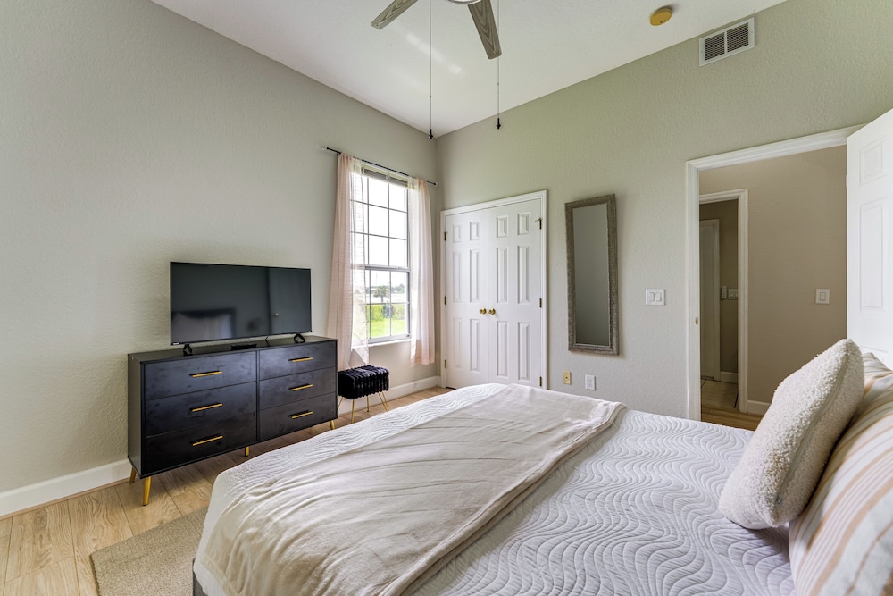 Game, Swim & Unwind: Lakeside Retreat Near Disney