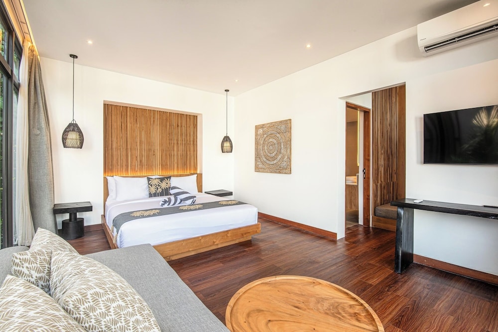 Opulent 6BR Villa, 400m From Canggus Golden Shore