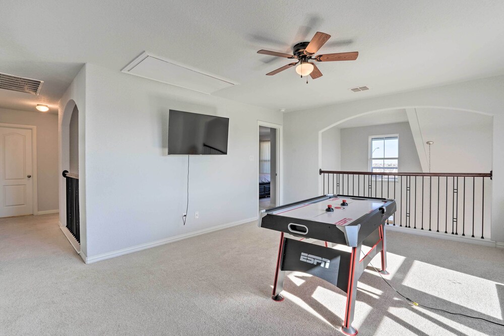Sleek Schertz House w/ Private Pool & Spa view 5