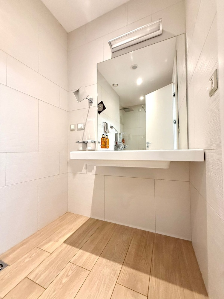 Condo Studio Plaza