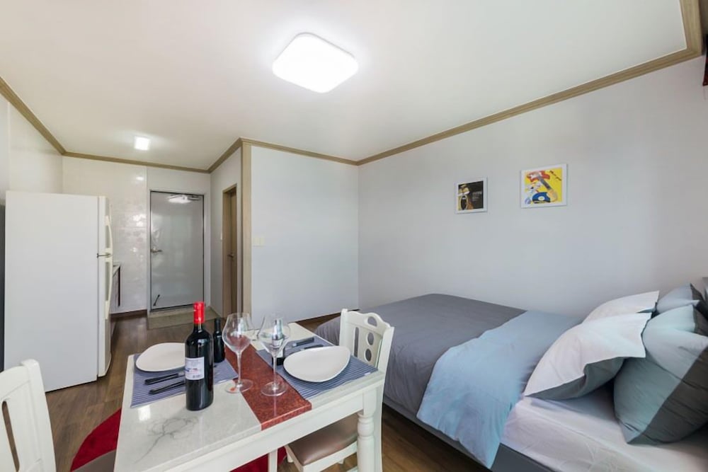 Geojedo Ocean View Dumo Mongdol Pension