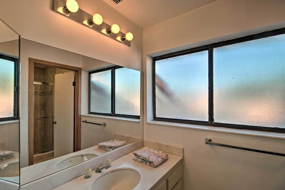 Palm Beach Retreat w/ Pool: 1 Mi to PGA Golf - Property Image 11