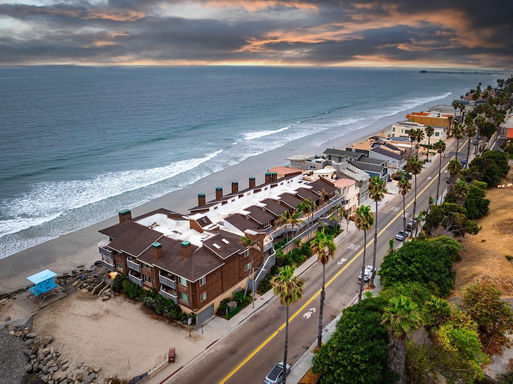 Luxury Oceanfront Condo With Private Beach Access