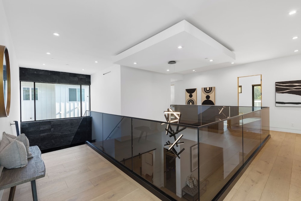 Melvin - Modern Contemporary Estate w/ Backyard + Pool & Spa
