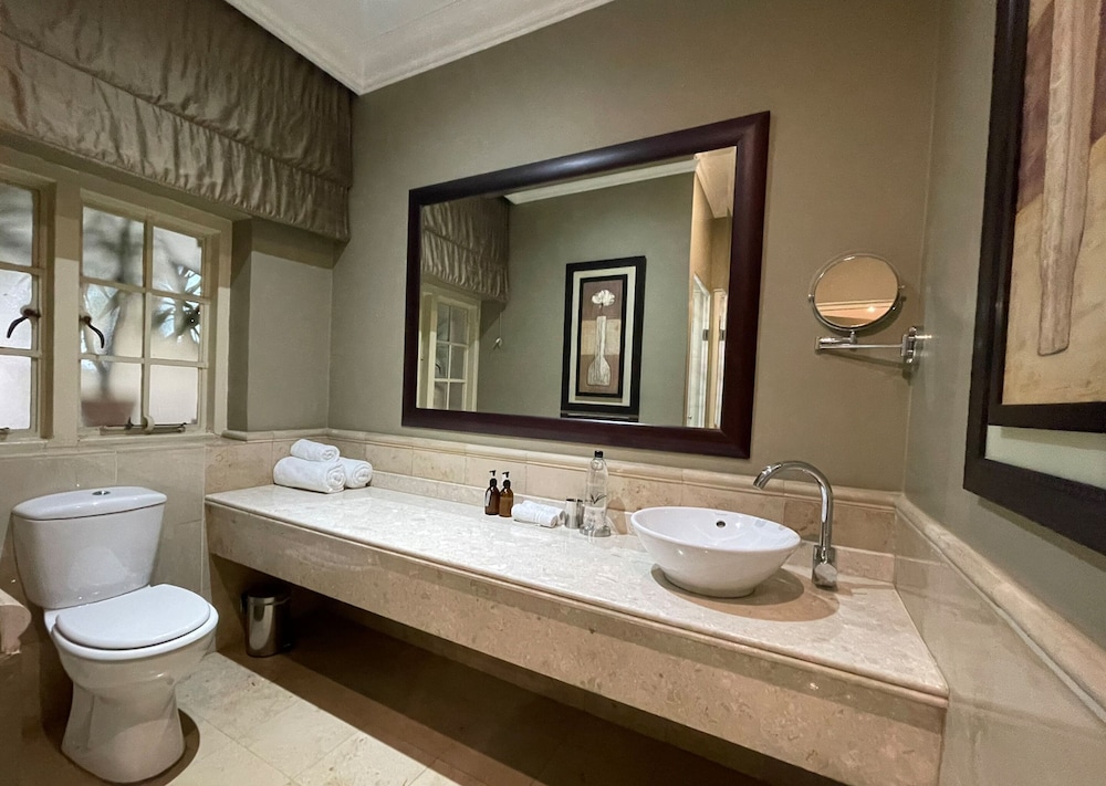 Johannesburg Vacations - 10 2nd Avenue Houghton Estate - Property Image 17