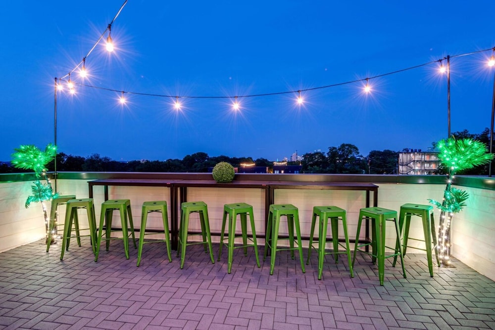 Large Group Lux 3mi Downtown - Rooftop City Views view 2