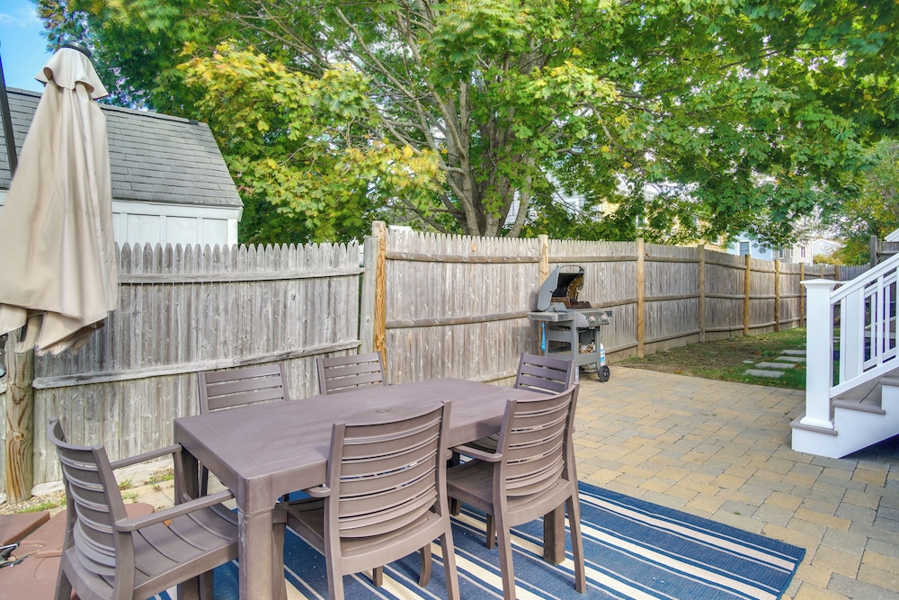 < 1 Mi to Beaches: Classic Cape Cod Cottage