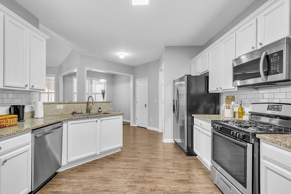 Spacious Family Retreat in Atlanta - Sleeps 10