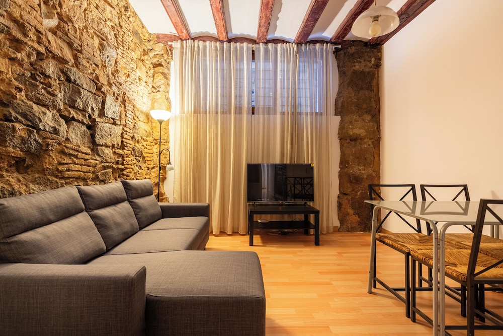 Apartment Near Las Ramblas For Families Or Friends