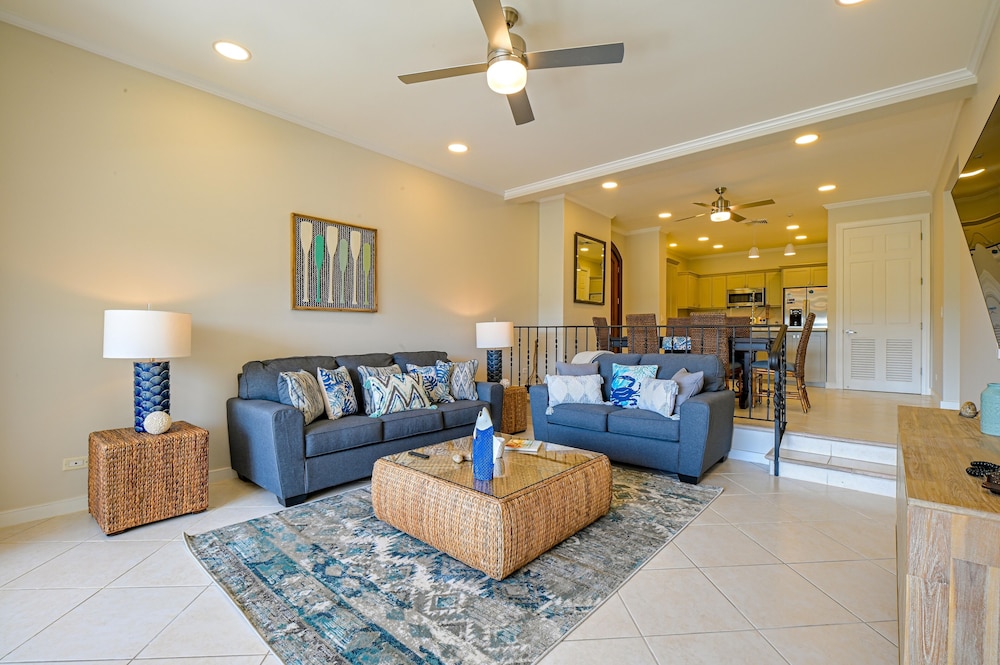 CR Luxury Los Sueños Condos