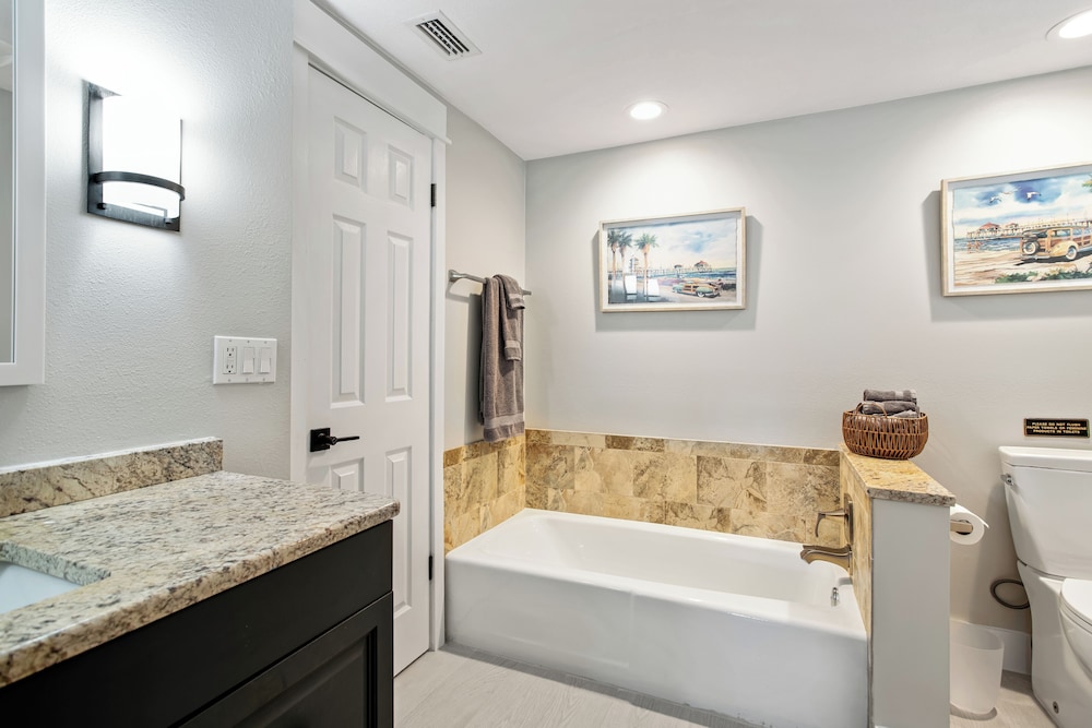 Luxury Pool Retreat near Siesta Key