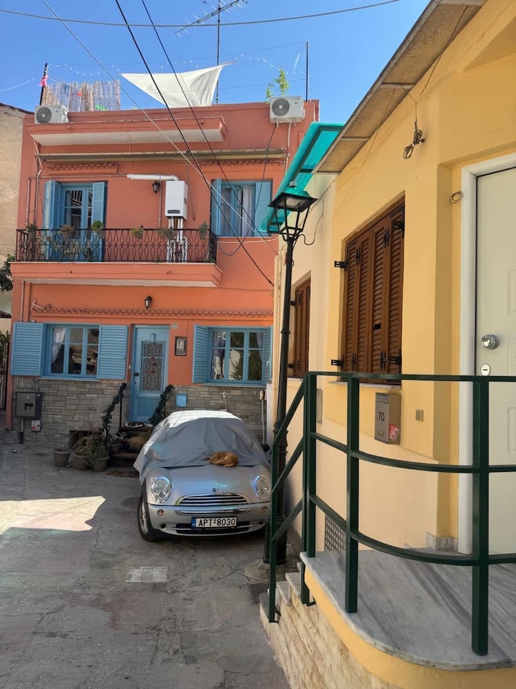 Cozy Apartment in Old Town Ano Polis