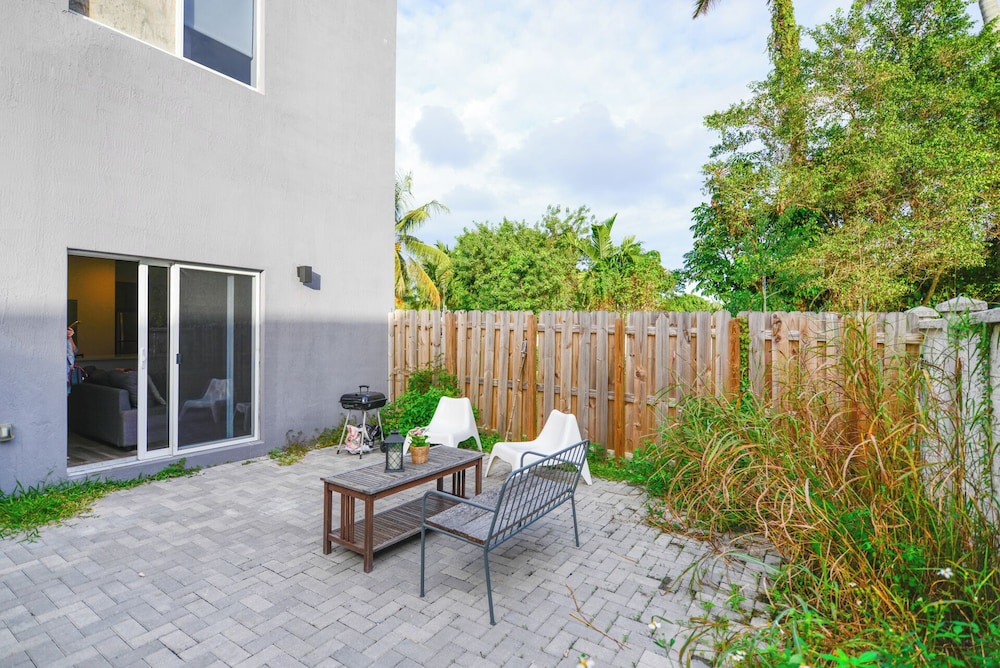 Stylish Townhouses by Design District