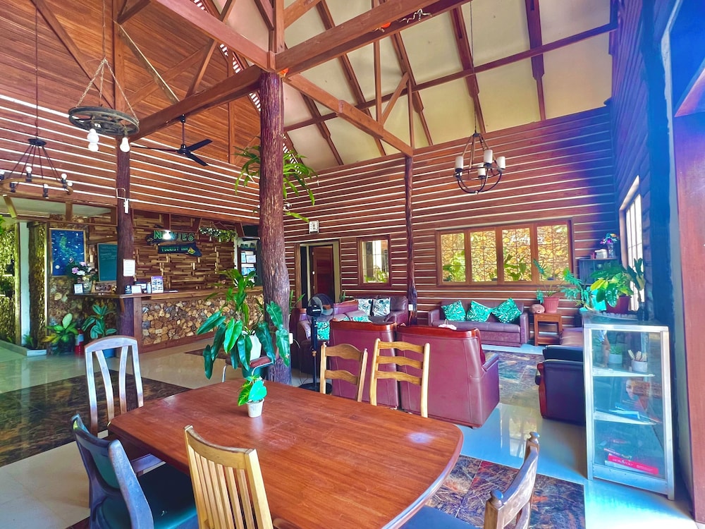 Novie's Tourist Inn
