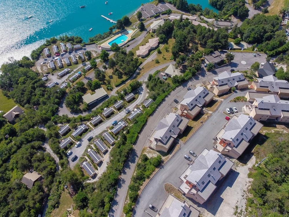 Apartment on Lake Serre-poncon With Pool