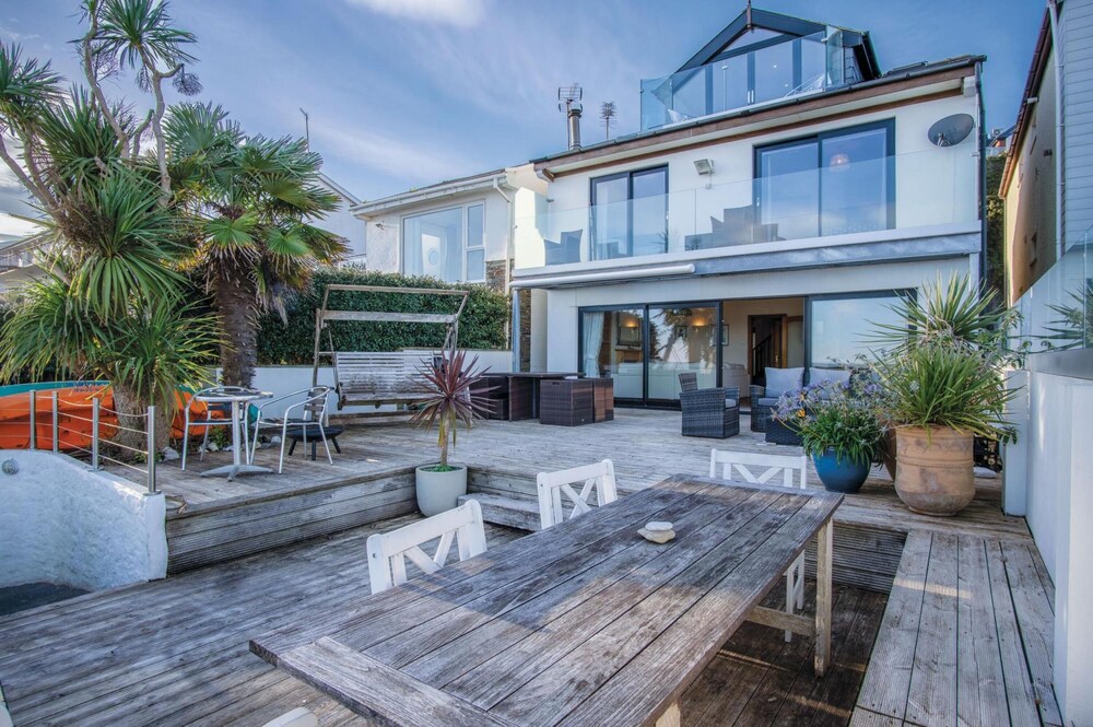 Beachways - 5 Bedroom Holiday Home - Saundersfoot view 2