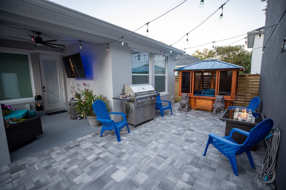 Newly Constructed Modern Pet Friendly Zen Home W/ Private Home Theater & Hot Tub! 1 Bedroom Home by RedAwning