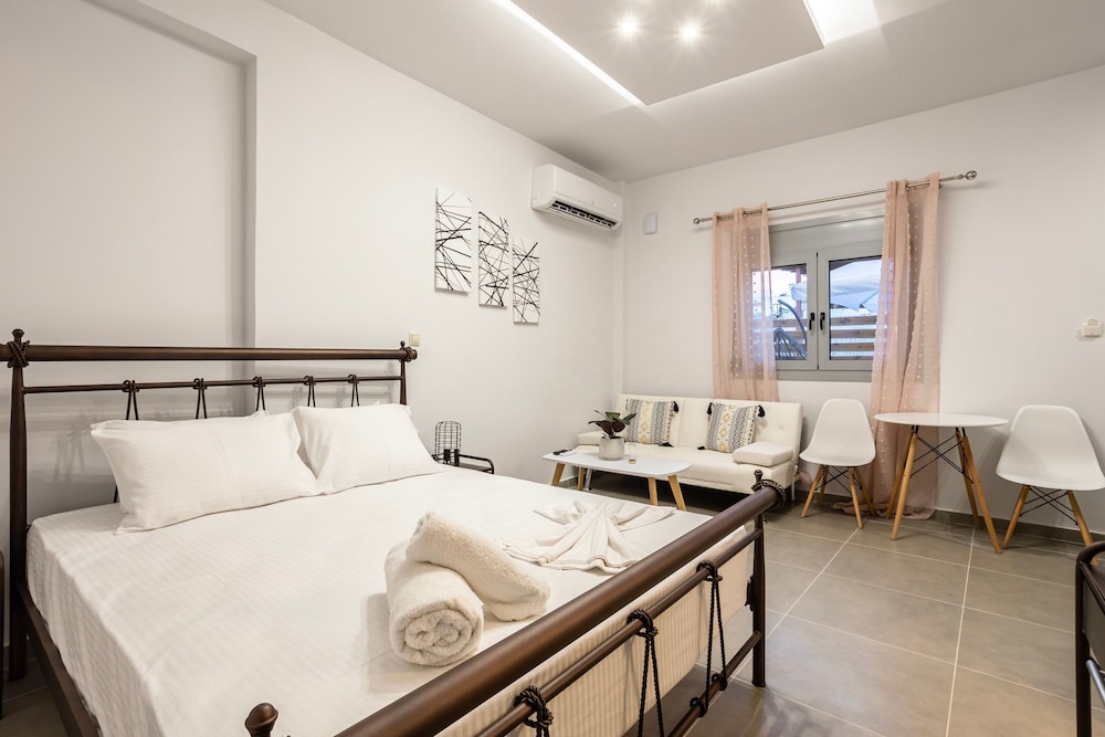 Filiatra Welcoming Hideaway - A Cozy Urban Escape