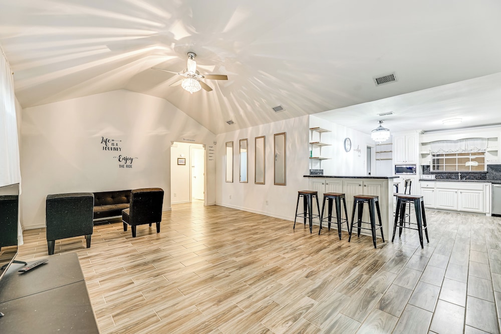 Convenient, Spacious & Peaceful: Home in Edinburg!