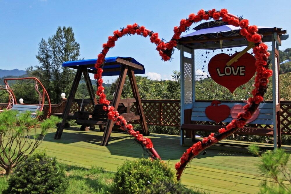 Love and story pension view 5