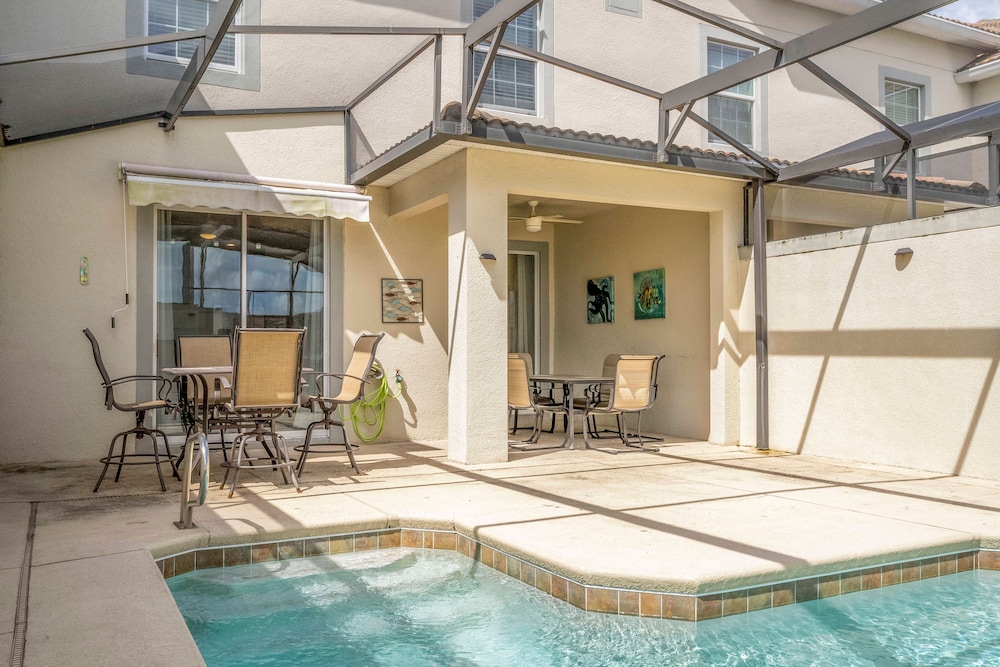 Storey Lake 4 BR With Private Pool