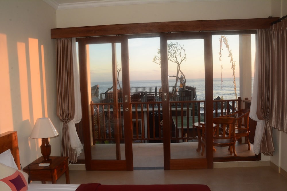 Amed Sunset Beach
