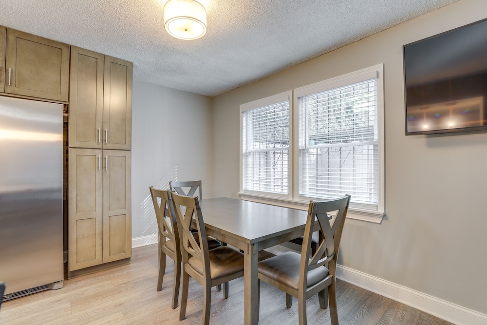 2-story Decatur Condo, Close to Downtown Atlanta!
