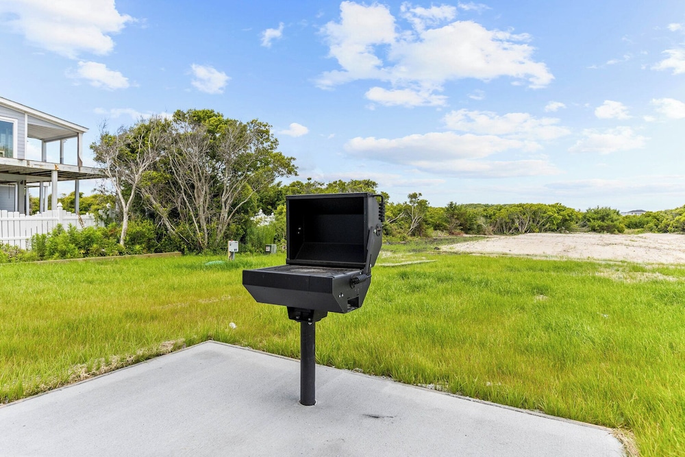 Dune Our Thing by Topsail Realty
