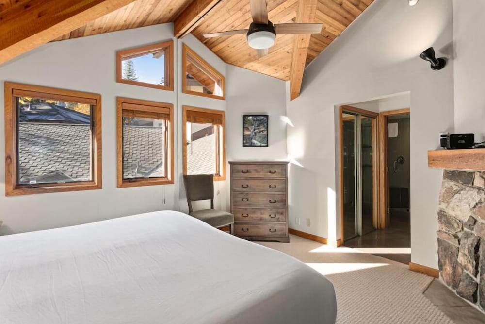 6 - Three Bedroom Ontario Lodge 3 Condo