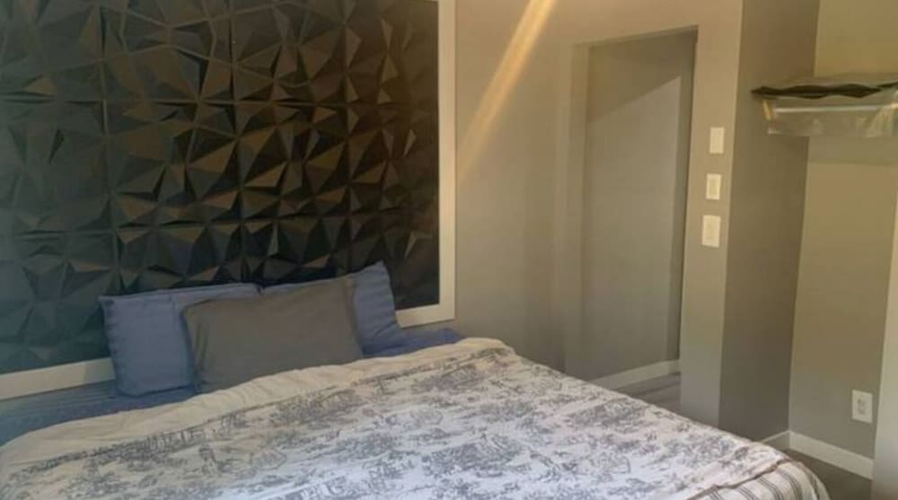 208 Godefroy Casă liniștită cu iaz view 3