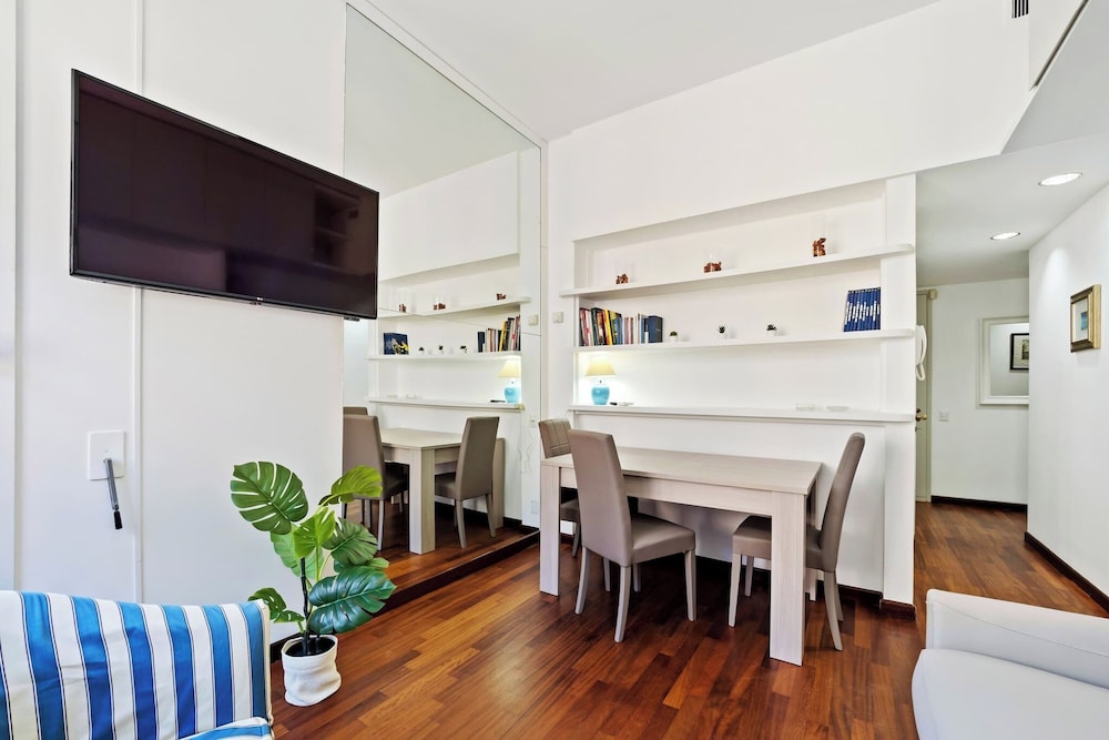 Modern Split Level Apartment