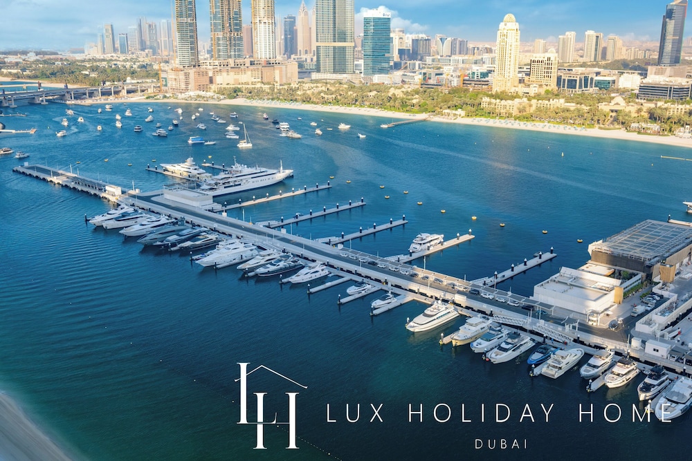 LUX The Marina Vista Beachfront Suite 5