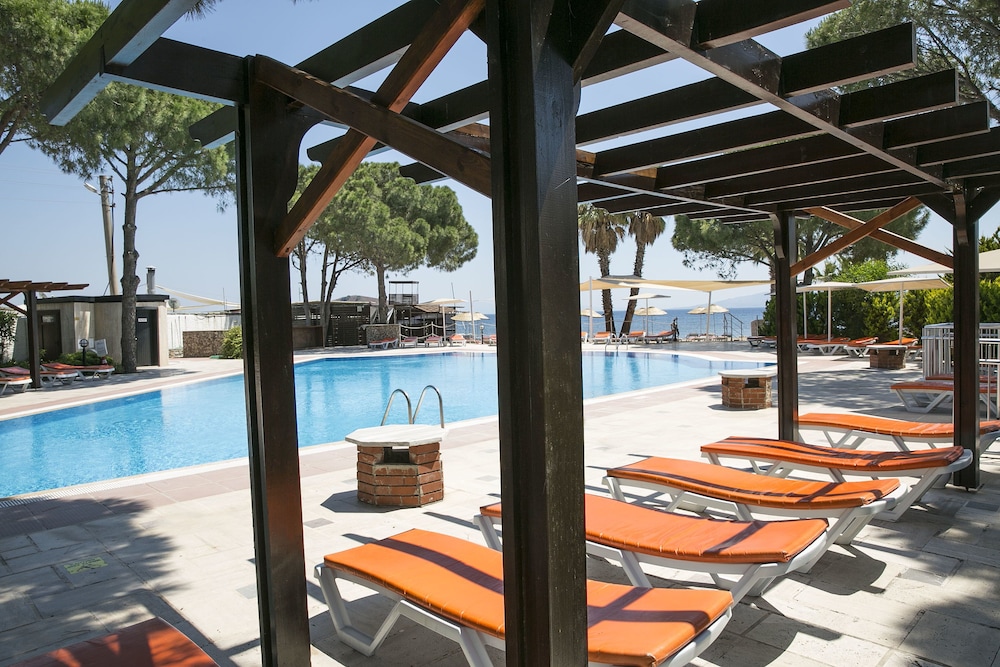 Bodrum Sea Side Beach Club Otel - Image 9