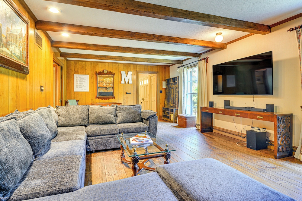 2 Mi to Main St Thomasville: Family Home w/ Games