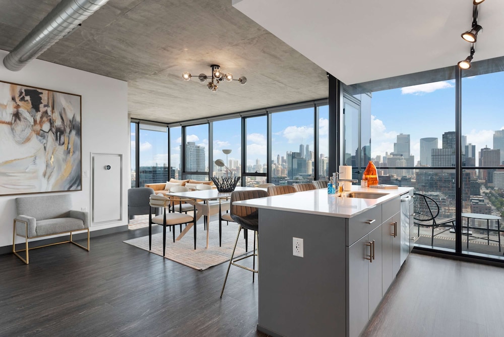 Cloud9 6 apt for 30ppl Fulton Market The Nouveau