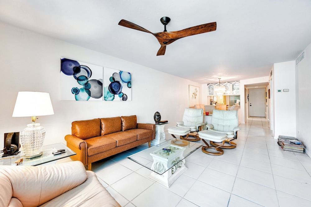 Waterfront Marco Island Condo < 1/4 Mi to Beach!