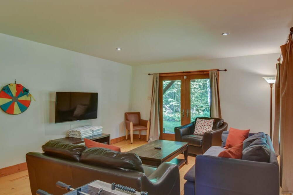 Spacious log Cottage Resort Access Citq 242255