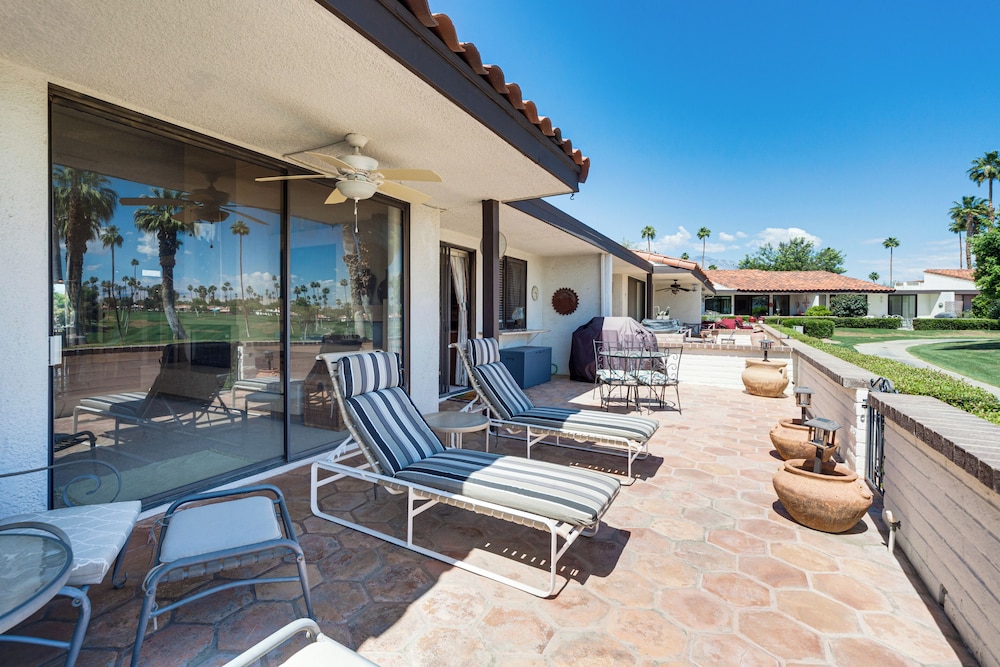1 Mi to Shops on El Paseo: Condo w/ Pool Access!