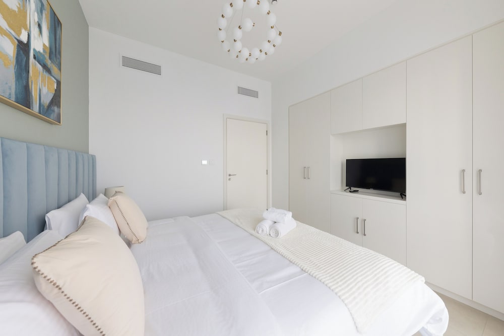 Premium Spacious 3BR Downtown Views