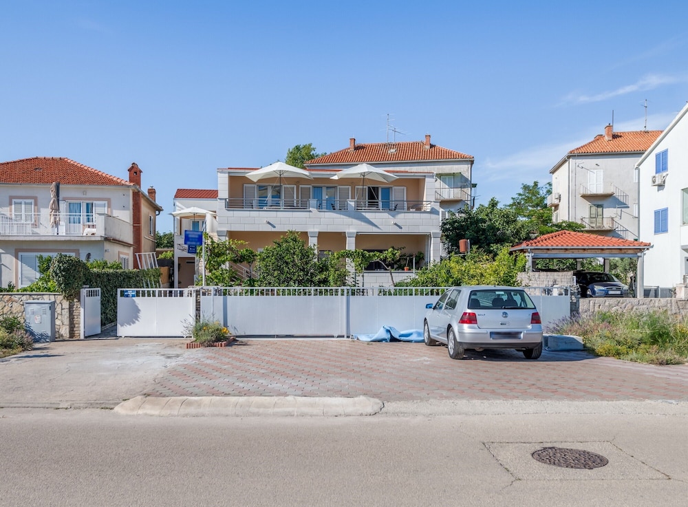 Seafront apartments Marija with terrace and mooring
