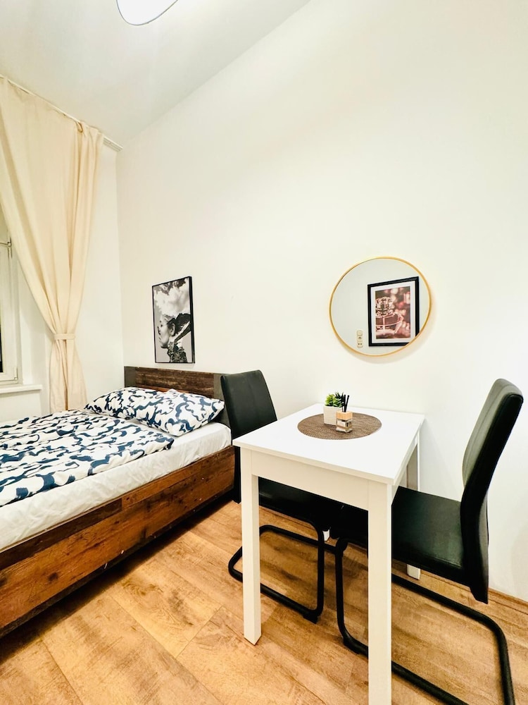 5BR Apt For 10 Walk to Kaufpark Alterlaa