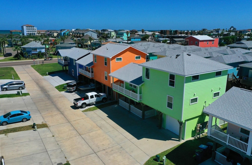 Reel Life Dreams by Avantstay Pool Near Beach