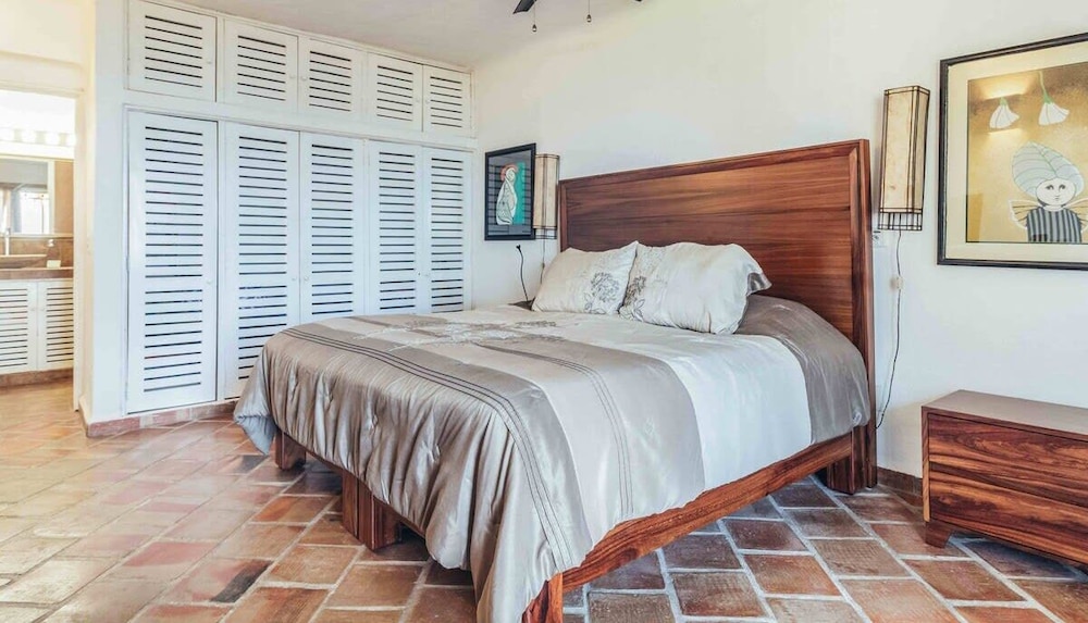 Ocean View 2Br Condo-balcony-beach-pool VDS 111