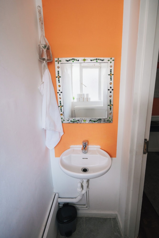 Stylish London Apartment in Hallfield Estate