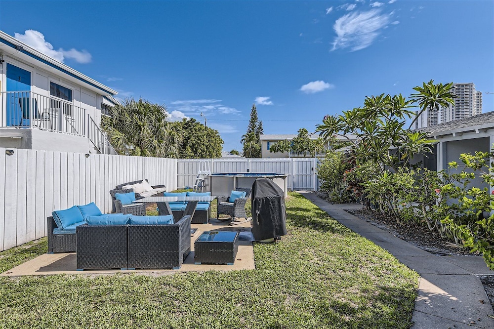 Amazing 2BR walking distance to Beach view 5