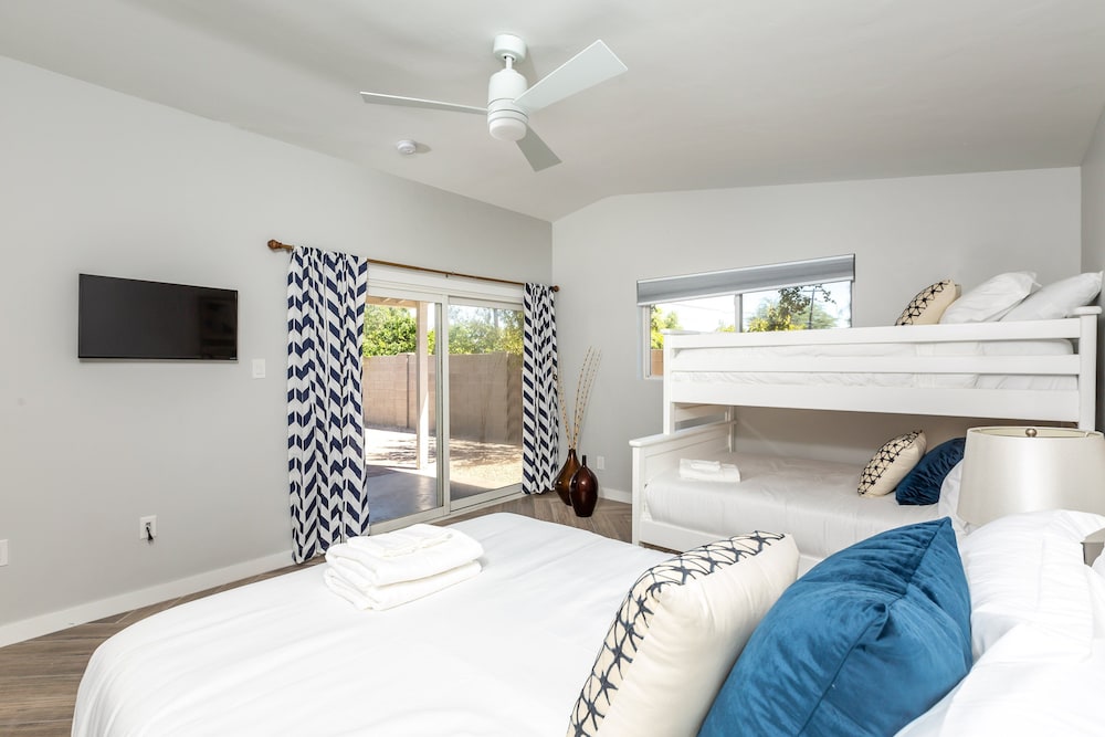 Sunhaven -pool Heat Available - Walk to Old Town