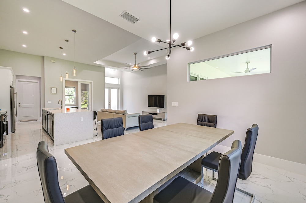 Pets Welcome - Home on 2.5 Acres in Naples!