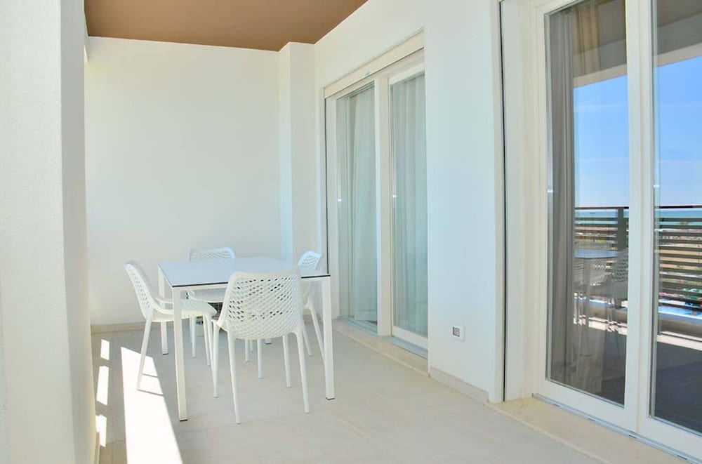 Adorable Apartment With Terrace Overlooking the sea